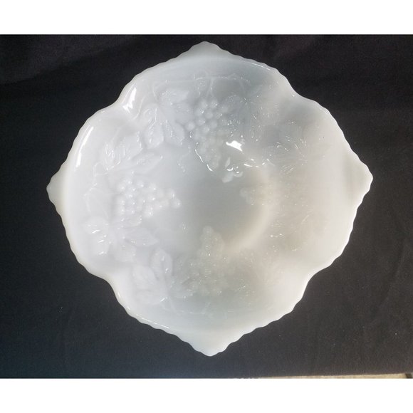 Vintage White Milk Glass Fruit Bowl Scalloped Edge Grape Vine Footed  10" large - Picture 2 of 6